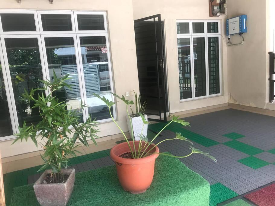 Terrace House Near Stulang Laut Ciq Midvalley Ksl For 7Pax ジョホールバル エクステリア 写真