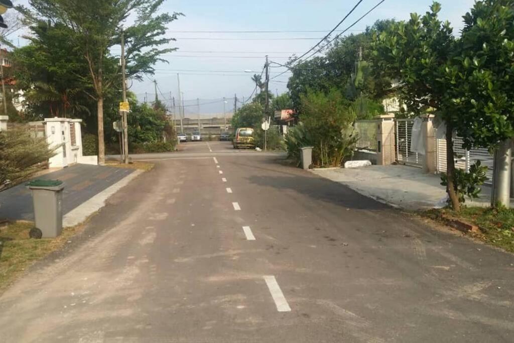 Terrace House Near Stulang Laut Ciq Midvalley Ksl For 7Pax ジョホールバル エクステリア 写真