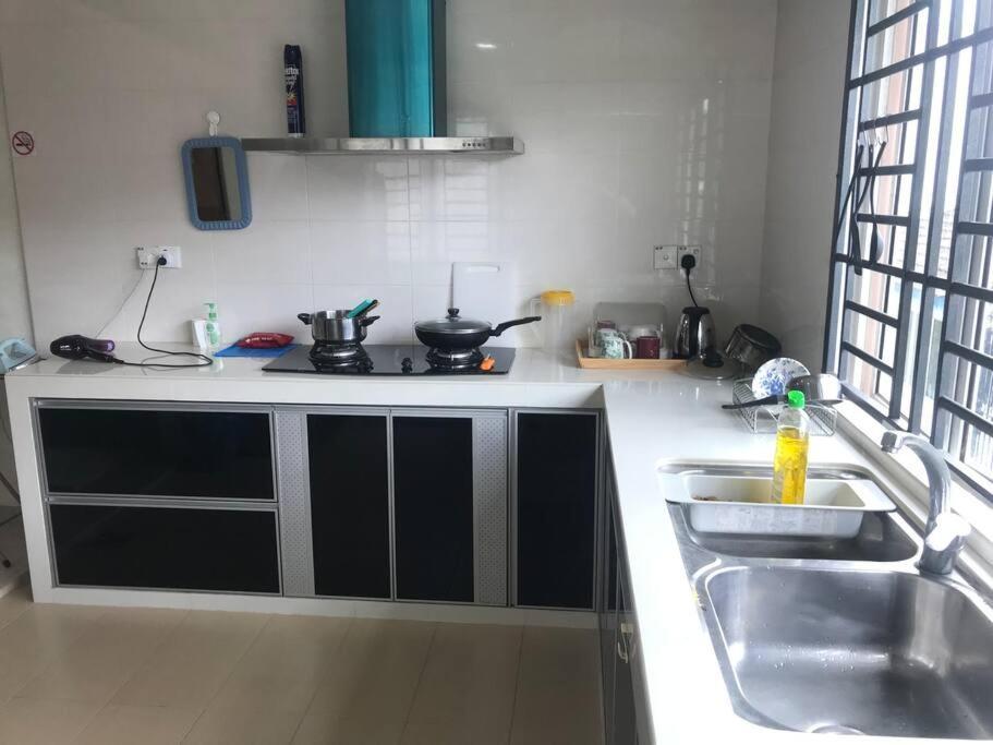 Terrace House Near Stulang Laut Ciq Midvalley Ksl For 7Pax ジョホールバル エクステリア 写真