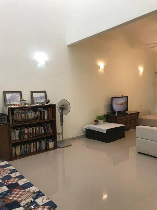 Terrace House Near Stulang Laut Ciq Midvalley Ksl For 7Pax ジョホールバル エクステリア 写真