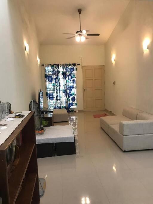 Terrace House Near Stulang Laut Ciq Midvalley Ksl For 7Pax ジョホールバル エクステリア 写真
