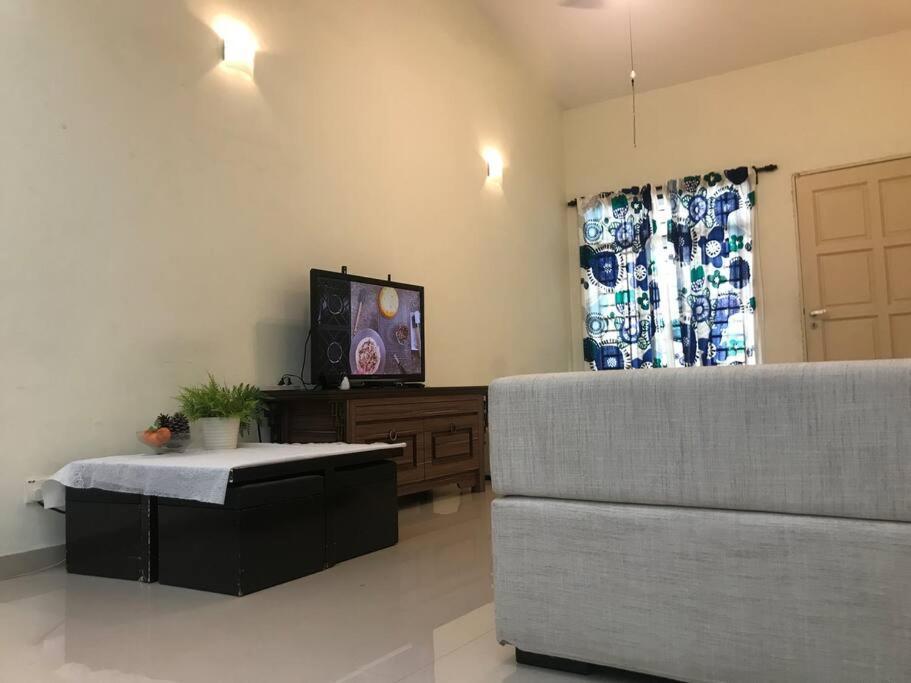 Terrace House Near Stulang Laut Ciq Midvalley Ksl For 7Pax ジョホールバル エクステリア 写真