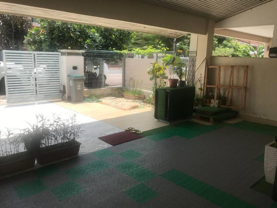 Terrace House Near Stulang Laut Ciq Midvalley Ksl For 7Pax ジョホールバル エクステリア 写真